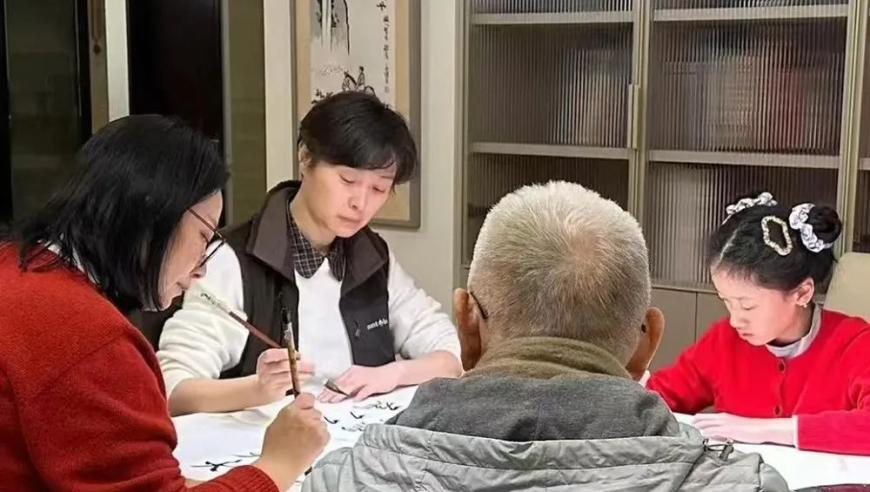 正澳门开奖结果记录历史,男生隔空猥亵未成年女孩被判5年,最佳精选解释落实_豪华版V11.51