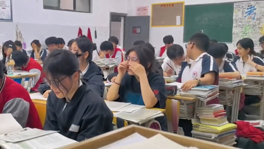 2025年新澳彩开奖结果查询香港开奖,我爷爷用83年的时间到了天安门,社会责任方案执行_试用版V10.32